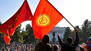 Kırgızistan'da bayrak değişikliği