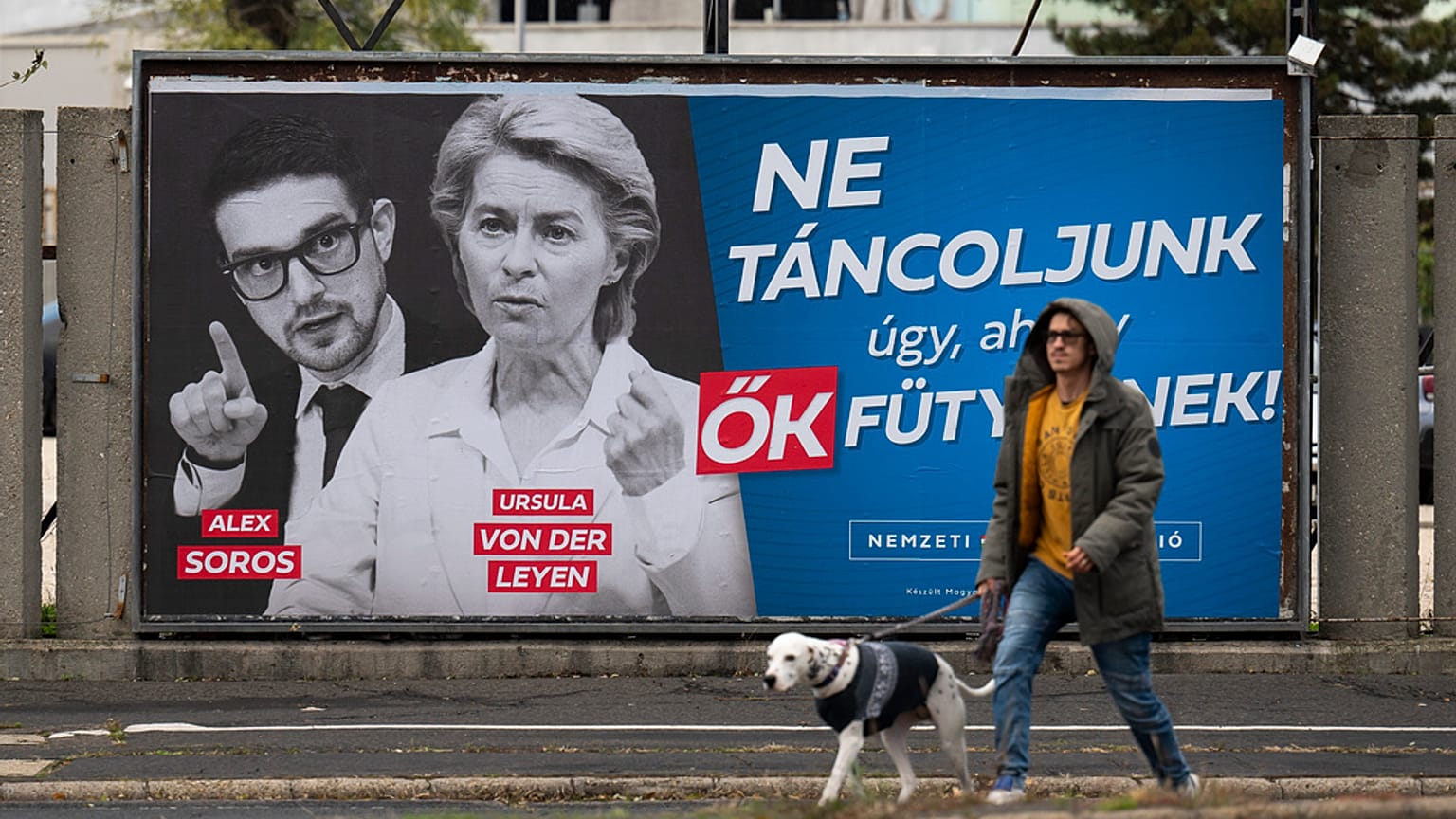 Kormányzati plakátok Budapest utcáin