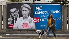 Kormányzati plakátok Budapest utcáin