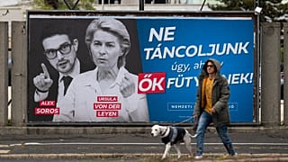 Kormányzati plakátok Budapest utcáin