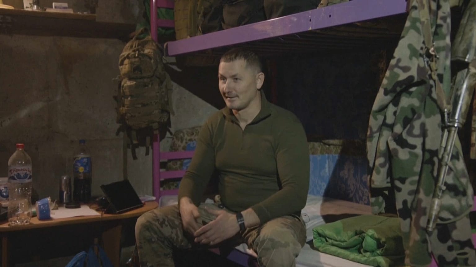 Ukrainischer Soldat im Bunker