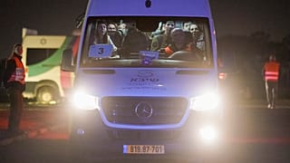 Hamas tarafından serbest bırakılan rehineler sağlık kontrolü çin hastaneye getirildi