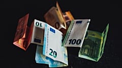 Les banques françaises ont doublé leur volume de prêts verts et durables en 2022, pour atteindre un total de 216 milliards d'euros.