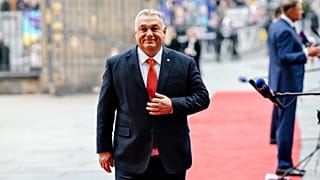 Az Európai Bizottság döntése, hogy feloldja a Magyarországnak szánt kohéziós alapok zárolását, Orbán Viktor miniszterelnök azzal fenyegetőzik, hogy megvétózza az Ukrajnával folytatott csatlakozási tárgyalásokat.