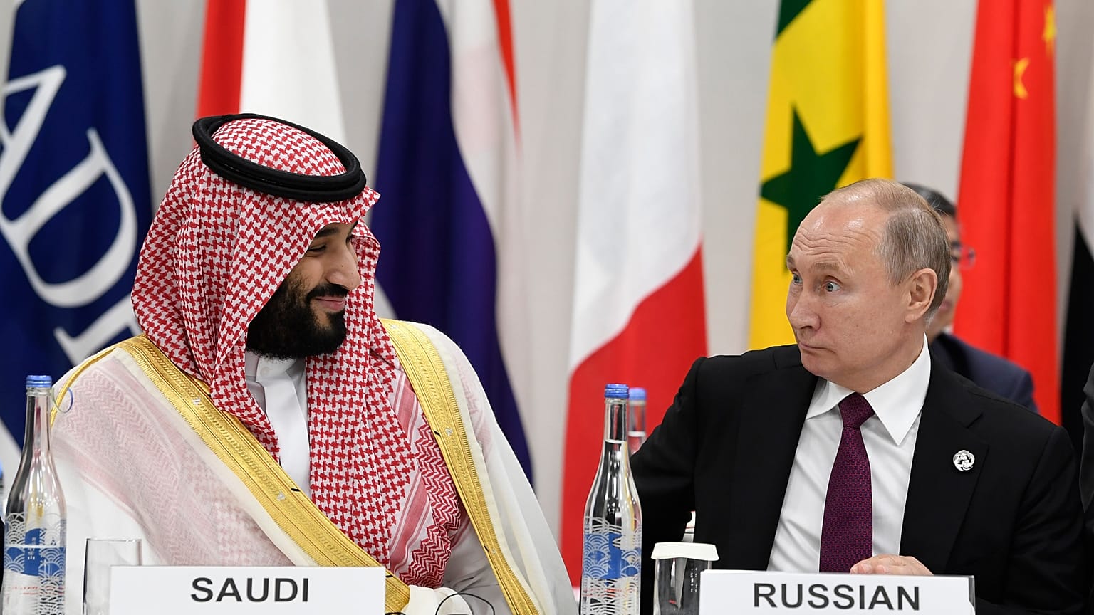 ولي العهد السعوديوالرئيس الروسي خلال قمة مجموعة العشرين حول الاقتصاد الرقمي في أوساكا اليابان/ أرشيف