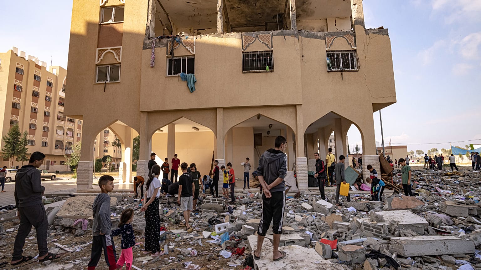 بعد قصف إسرائيلي على مدينة خان يونس في جنوب قطاع غزة