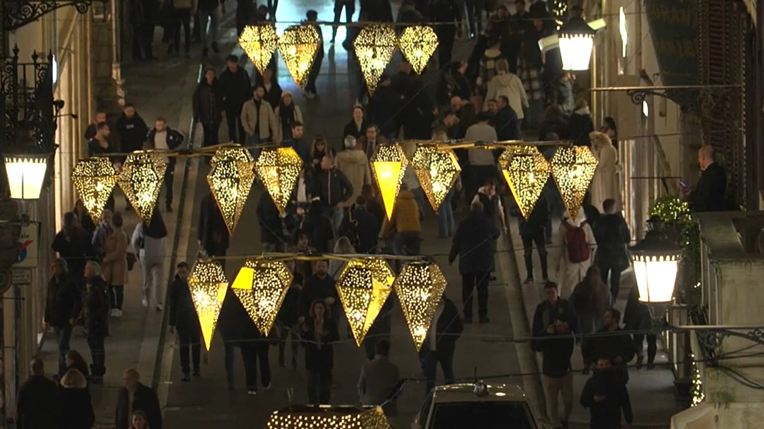 Luci natalizie a via Condotti, Roma