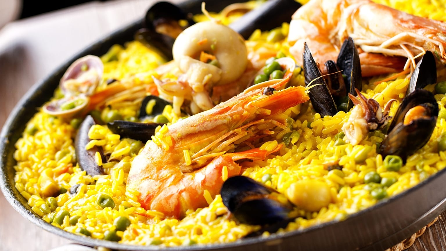 A big pot of Paella