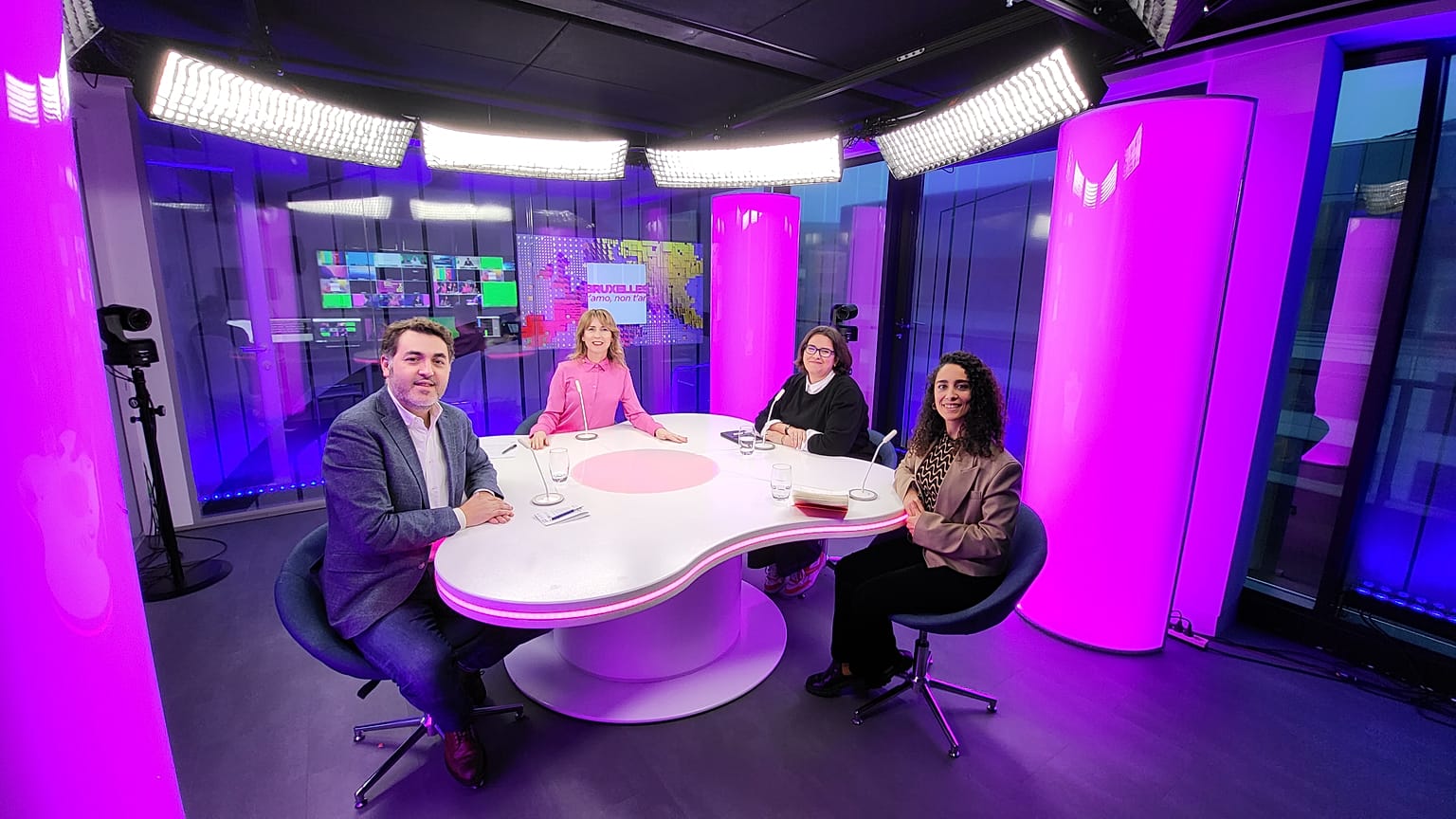 Méabh Mc Mahon con Tamara Atienzar, Carmen Rengel y Jonás Fernández