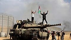 فلسطينيون خلال عملية طوفان الأقصى