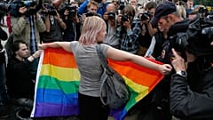 Rusya'da LGBT hakları için bir aktivist eylem yaptı (arşiv)