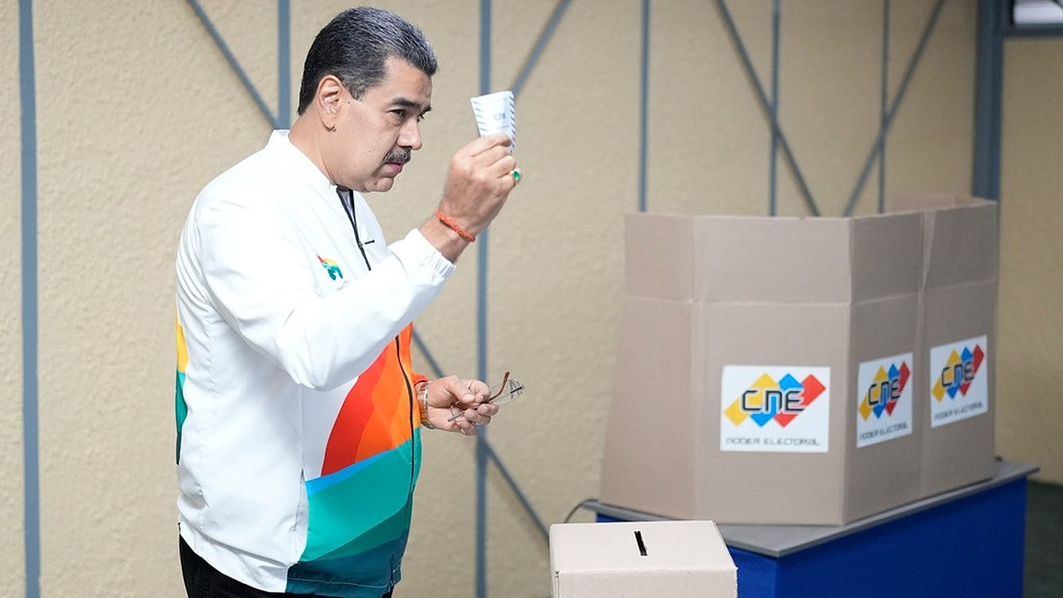 Maduro halktan referandumdaki 5 soruya da evet cevabı vermelerini istedi