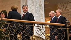 Eski Devlet Başkanı Poroshenko, Merkel, Putin ve Lukaşenko ile Minsk görüşmelerine katılmıştı. (arşiv) 
