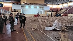 Сотрудники правоохранительных органов на месте взрыва, Марави, 3 декабря 2023 года.