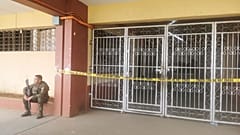  مدخل الموقع الذي انفجرت فيه قنبلة في ماراوي بجنوب الفلبين