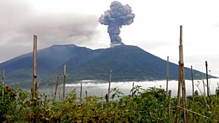  Endonezya'daki Merapi Yanardağı harekete geçti