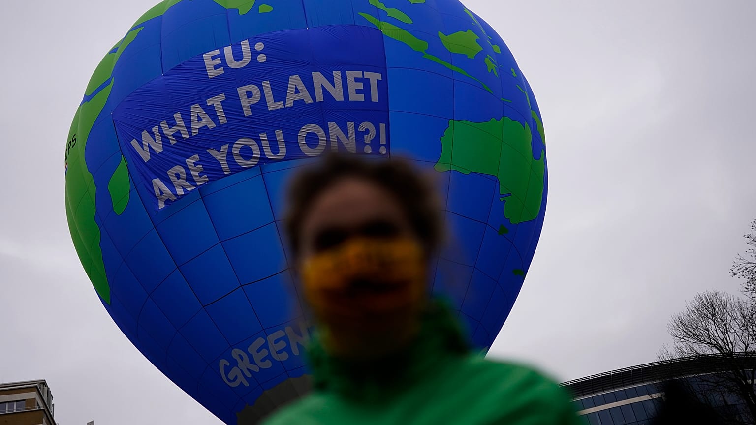 Les discours et les actes politiques indiquent la volonté de modérer de l'ambition climatique de l'UE