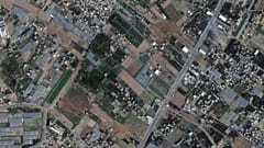 في هذه الصورة الفضائية من Planet Labs PBC، يمكن رؤية المركبات المدرعة والدبابات الإسرائيلية شمال خان يونس في قطاع غزة 