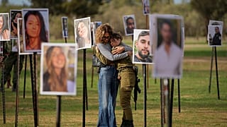 A Hamász október 7-i mészárlása során meghalt áldozatok fotói Izraelben