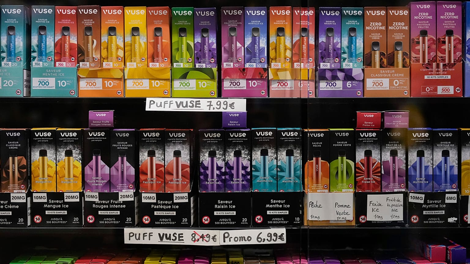 Les députés ont adopté à l'unanimité une proposition de loi transpartisane pour interdire la vente de cigarettes électronique jetables.