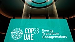 لافتة لمؤتمر الأمم المتحدة المعني بتغير المناخ (COP28).