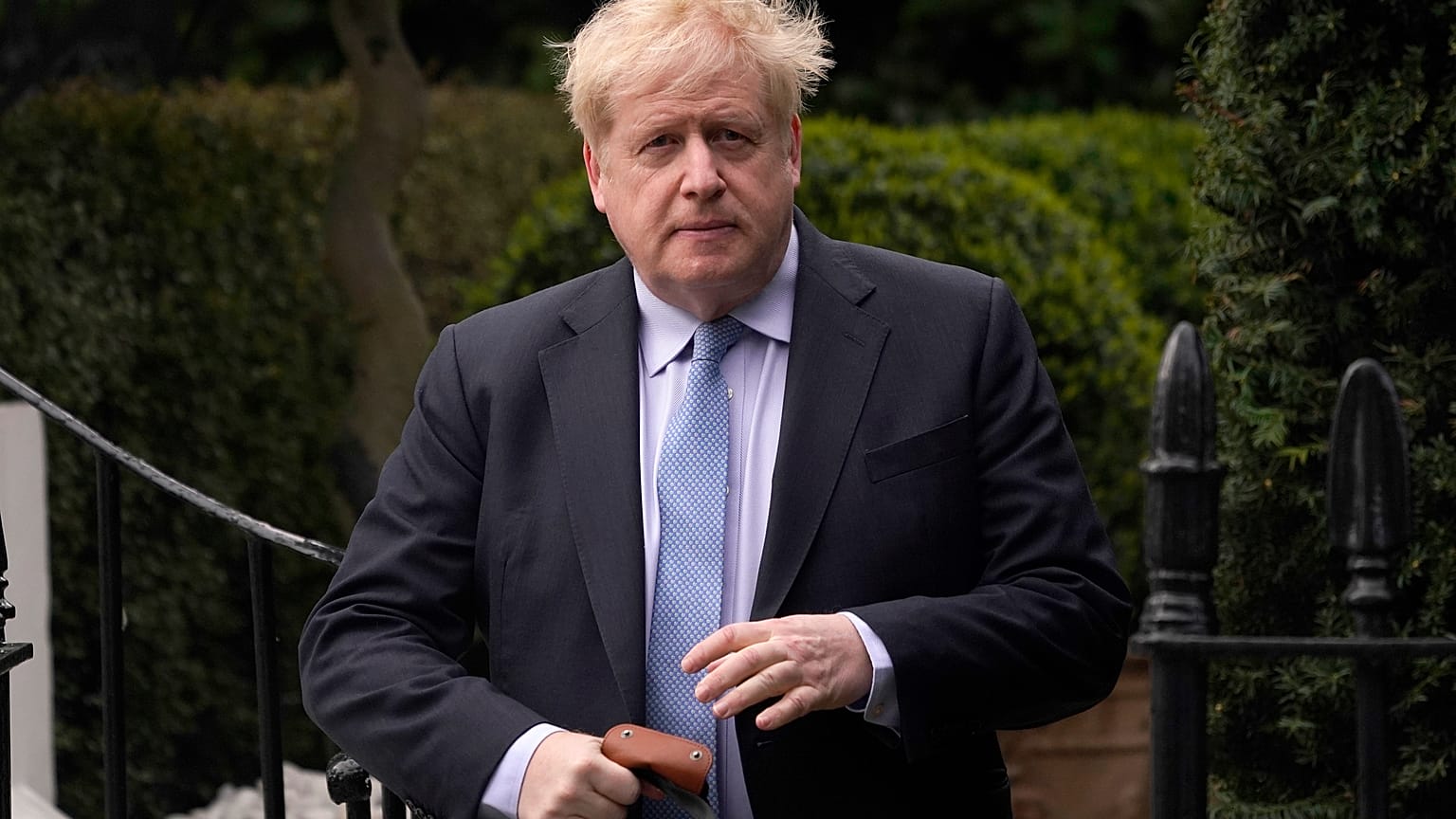 Boris Johnson sale de su casa en Londres, el 22 de marzo de 2023.