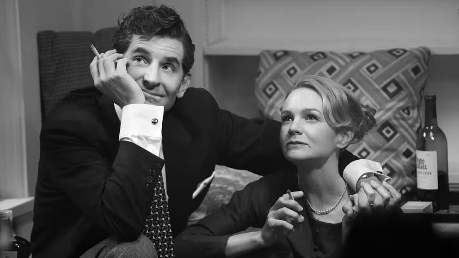 Bradley Cooper and Carey Mulligan in 'Maestro'