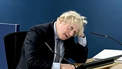Londra'da 6 Aralık'ta duruşmaya katılan eski İngiltere Başbakanı Boris Johnson Covid-19 salgınını hafife aldığı için özür diledi