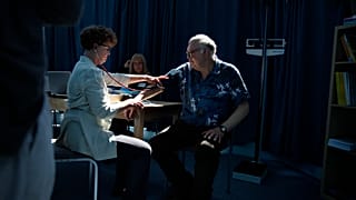 Une infirmière prend la tension artérielle d'un homme lors d'un bilan de santé gratuit, 2013.