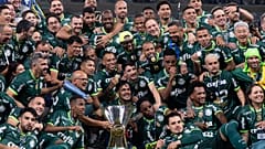 لاعبو بالميراس يحتفلون بلقب الدوري
