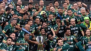 لاعبو بالميراس يحتفلون بلقب الدوري