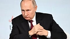 Der russische Präsident Wladimir Putin spricht während einer Plenarsitzung des IX. Internationalen Kulturforums in  St. Petersburg, Russland.