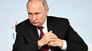 Der russische Präsident Wladimir Putin spricht während einer Plenarsitzung des IX. Internationalen Kulturforums in St. Petersburg, Russland.