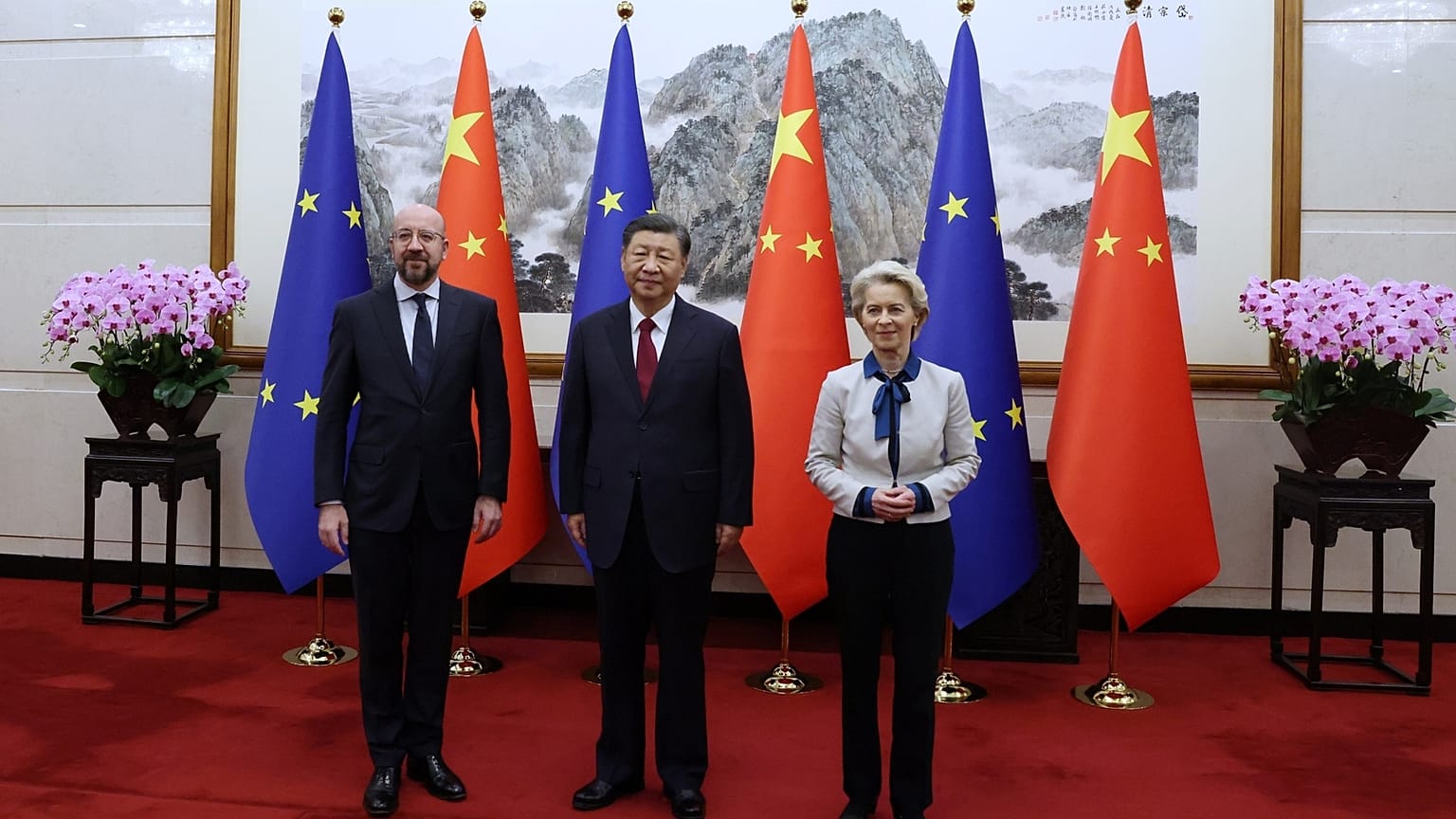Le président du Conseil européen Charles Michel, la présidente de la Commission européenne Ursula von der Leyen et le président chinois Xi Jinping