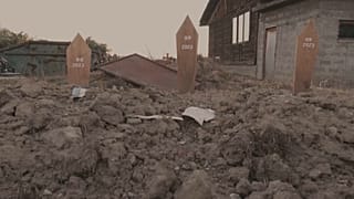 Tumbas correspondientes a migrantes que han fallecido en la Ruta de los Balcanes, de los que no se conoce su identidad.