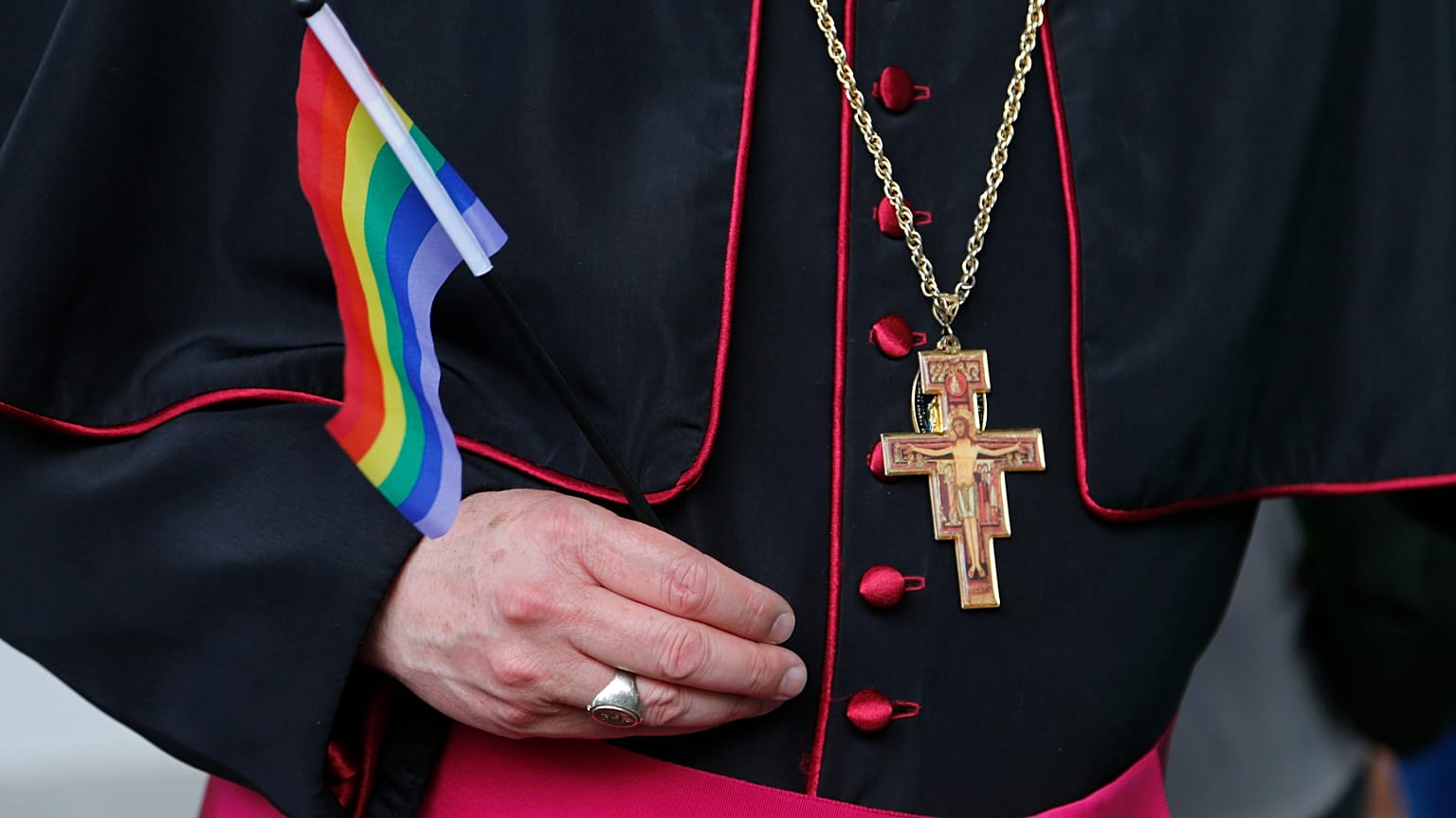 Ein ranghoher Vertreter der Katholischen Kirche Kubas beim Gay Pride in Havanna 2015