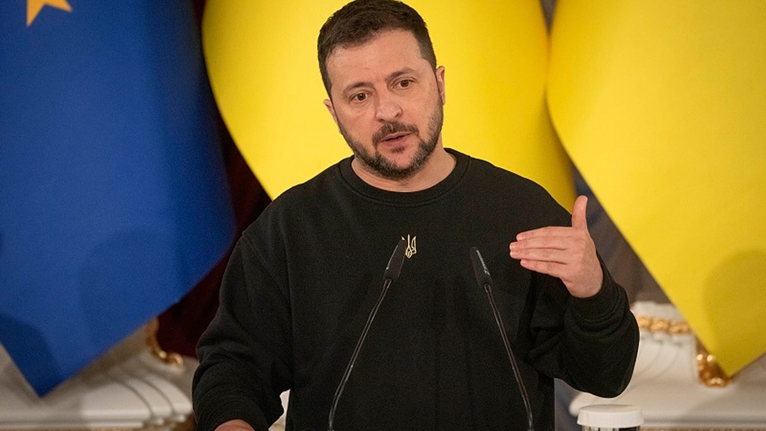El presidente ucraniano, Volodímir Zelenski, habla durante una conferencia de prensa en Kiev, Ucrania, el martes 21 de noviembre de 2023.