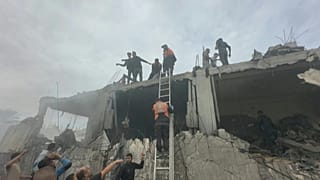 غارة إسرائيلية تستهدف منزلا يأوي مدنيين فلسطينيين في خان يونس 07.12.23