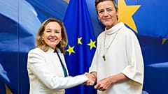 Nadia Calviño (solda) ve Margrethe Vestager Mayıs ayında
