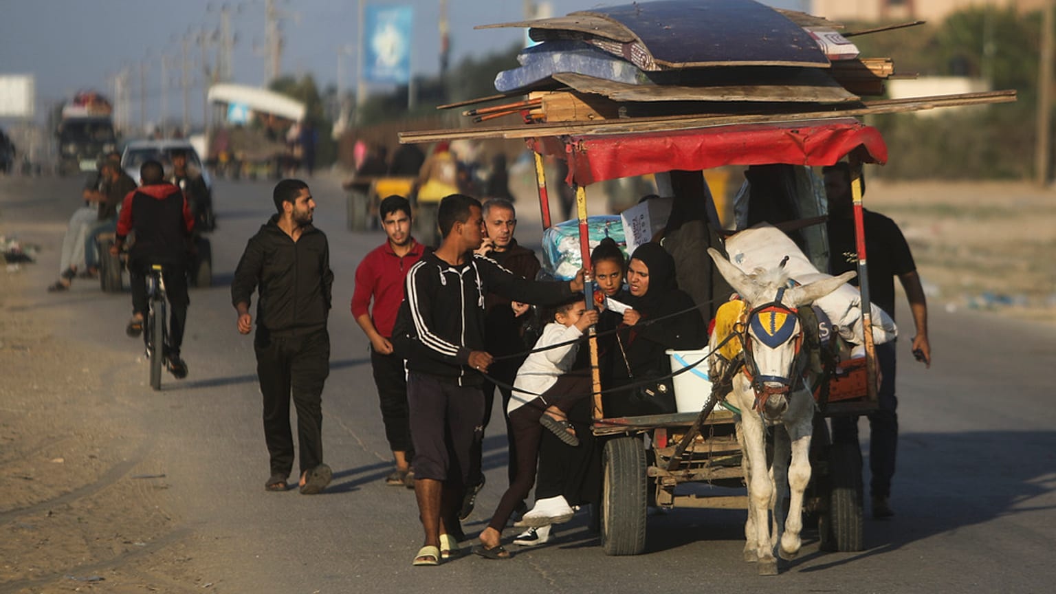Des dizaine de milliers de Palestiniens fuitent les combats et se rabattent vers le sud de Gaza déjà surpeuplé.