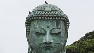 Une statue de Bouddha.