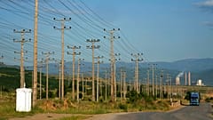 Strommasten nahe der nordgriechischen Stadt Kozani im Juni 2022. 