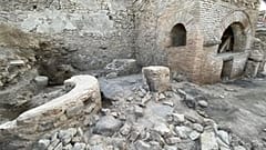 Το αρτοποιείο ήταν απομονωμένο από τον έξω κόσμο και η μοναδική έξοδος οδηγούσε στην κεντρική αίθουσα του σπιτιού.