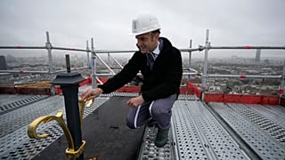 Emmanuel Macron beim Notre Dame Besuch am 8.12.23