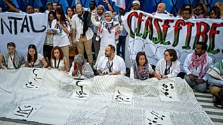 مظاهرة تطالب بوقف إطلاق النار في قمة المناخ للأمم المتحدة COP28