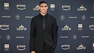  المدافع المغربي لباريس سان جيرمان أشرف حكيمي خلال النسخة 31 من حفل كأس الاتحاد الوطني ال��رنسي للاعبي كرة القدم المحترفين في باريس في 28 مايو 2023.