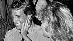  Райан О'Нил и его возлюбленная, актриса и модель Фарра Фосетт во время съёмок в Монако, 1982 год.