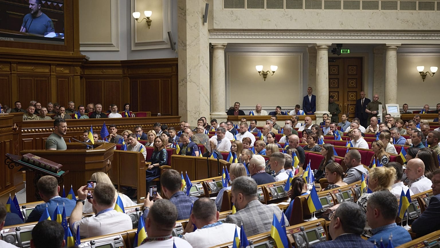 Archív fotó: Zelenszkij elnök beszél a kijevi törvényhozásban