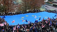 Imagen de la bandera gigante de la UE.