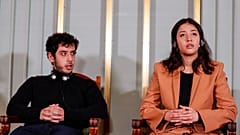 Ali ve Kiana Rahmani, bu yılın Nobel Barış Ödülü sahibi Kiana Rahmani'nin çocukları. 